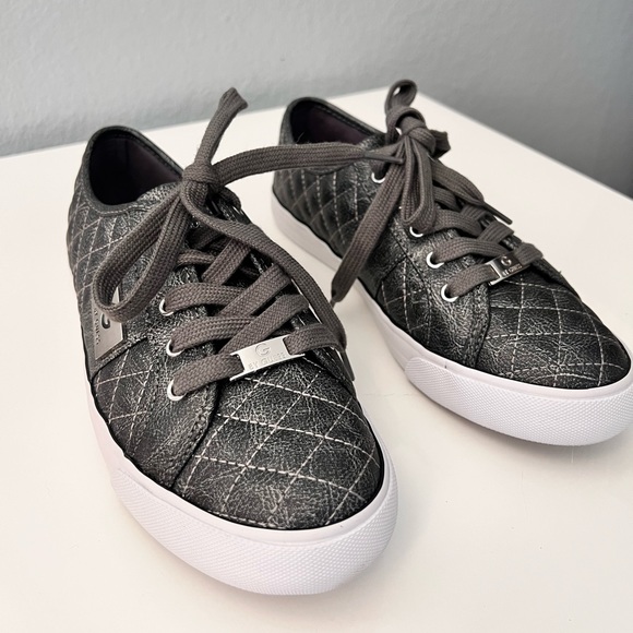 GUESS Women's Loven Gray Sneaker - Picture 6 of 11